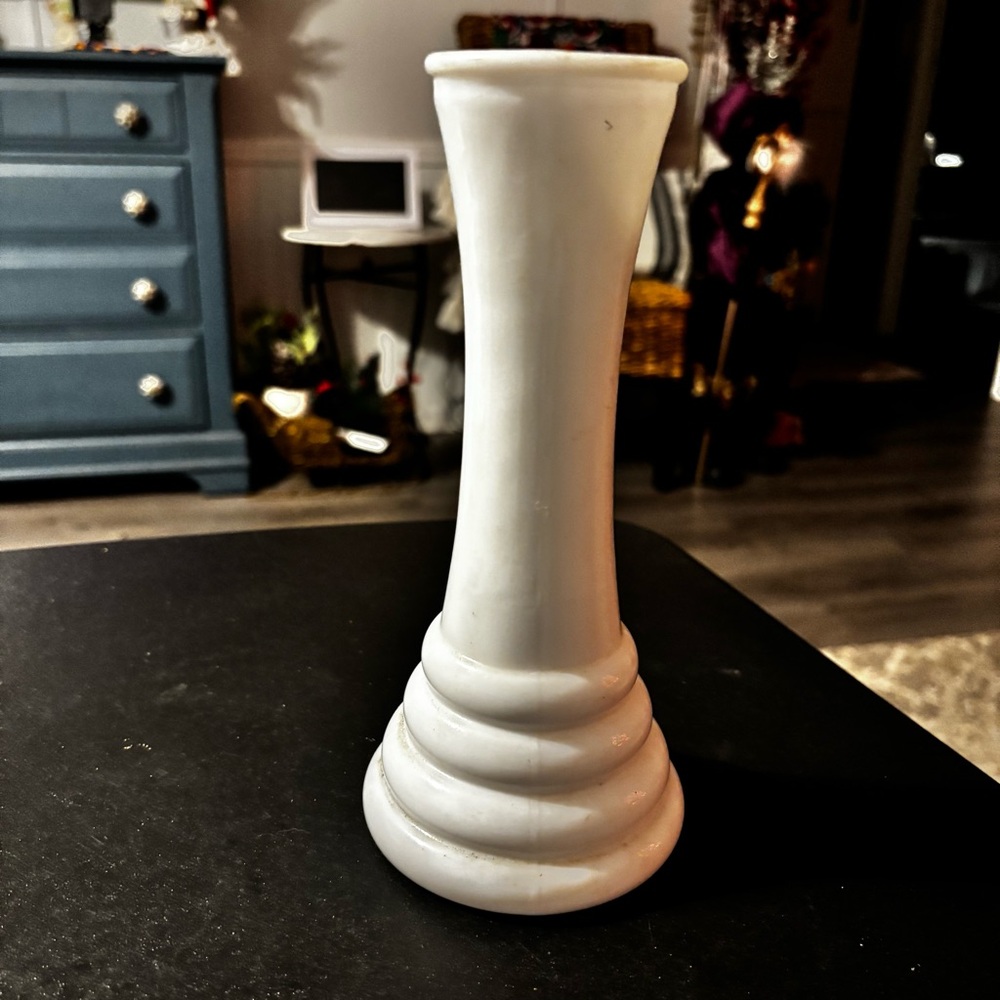 vintage Randall white milk glass beehive bud vase